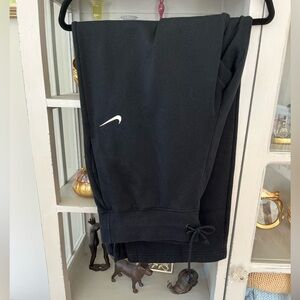 Nike wide legged relax fit sweatpants